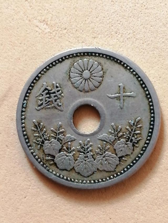 六元一枚能要吗<strong></p>
<p>六币多少钱</strong>？