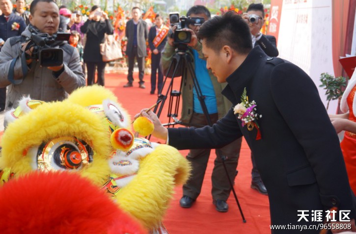 汉力金融超市落户郑州<strong></p>
<p>中原消费金融</strong>，中原金融发展又遇春天